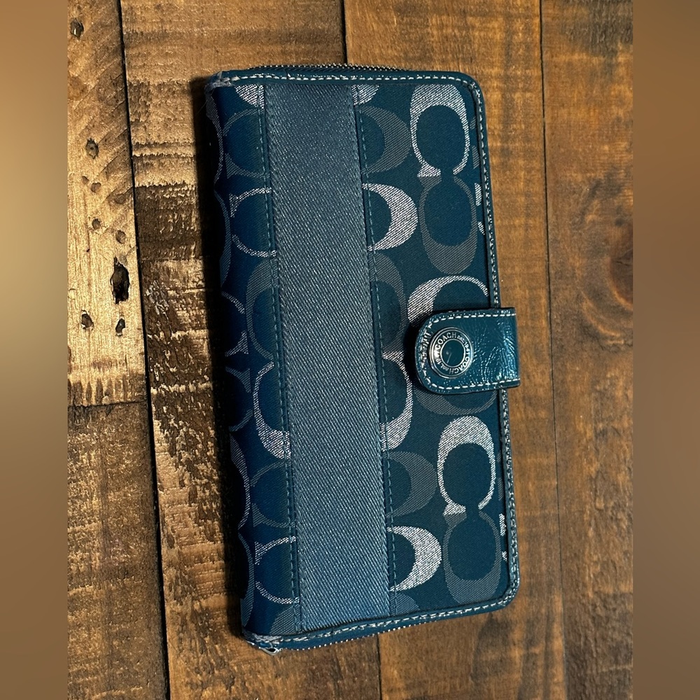 Used-REAL COACH wallet,color teal